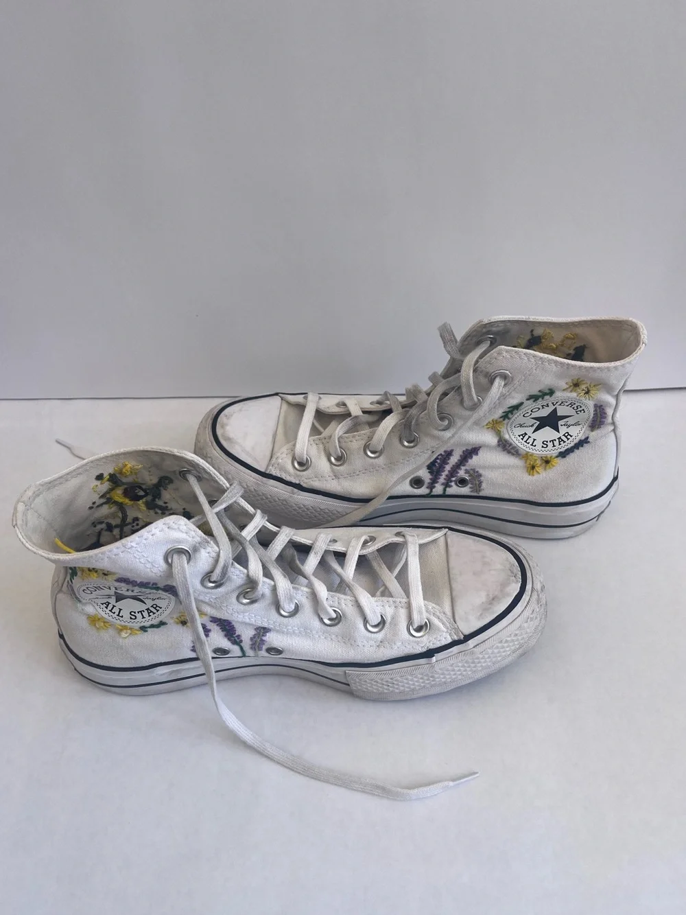 HAND EMBROIDERED platform hightop white Converse
